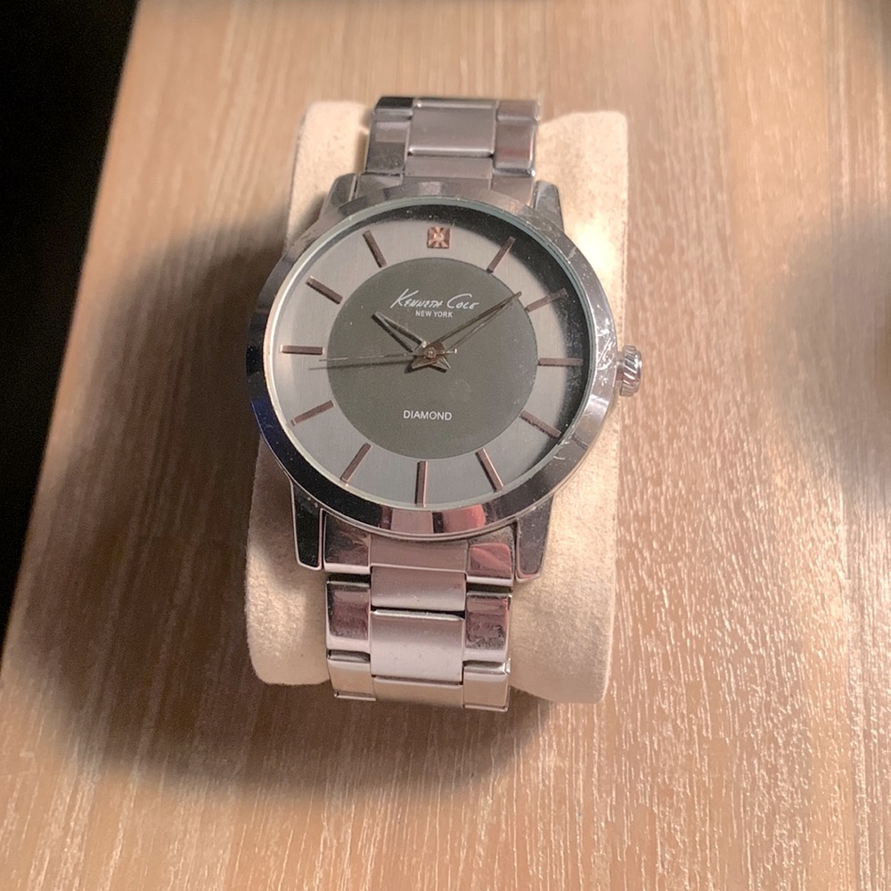 Kenneth Cole
Diamond Grey/Steel Ø43.5 mm